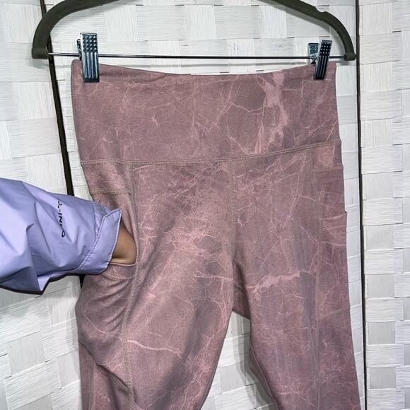 Zyia Pink Digital Granite Pocket Light N Tight Hi-Rise 7/8 Leggings Size 6 - Picture 3 of 12
